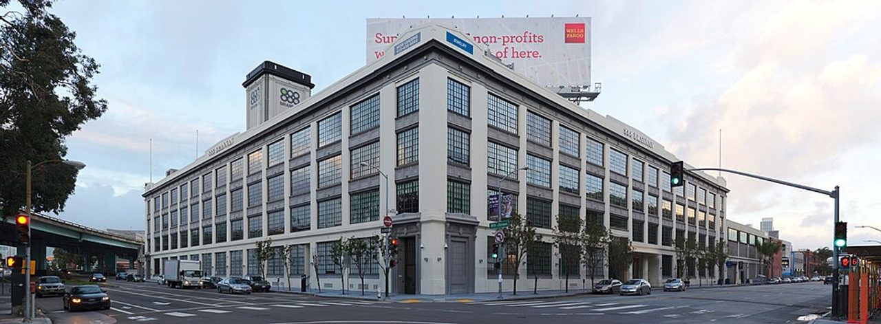 Vista panorámica del edificio 888 Brannan Street en San Francisco, sede central de Airbnb.