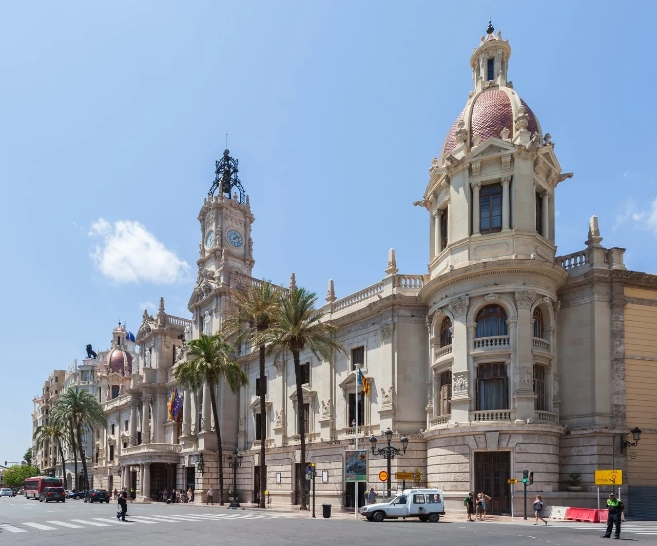 Fachada del edificio del Ayuntamiento de Valencia.
