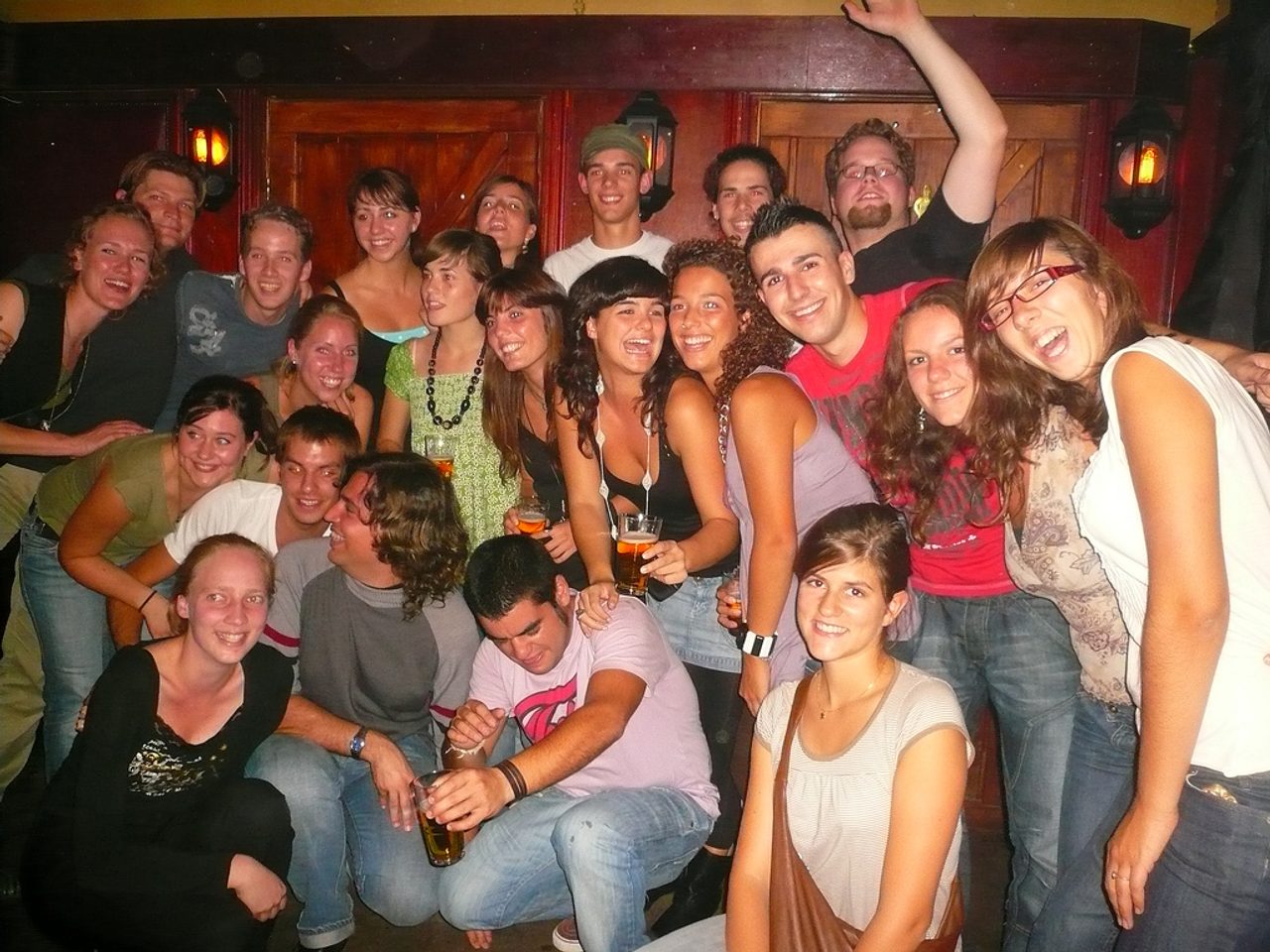 Grupo de estudiantes Erasmus celebrando en Groningen, Países Bajos.