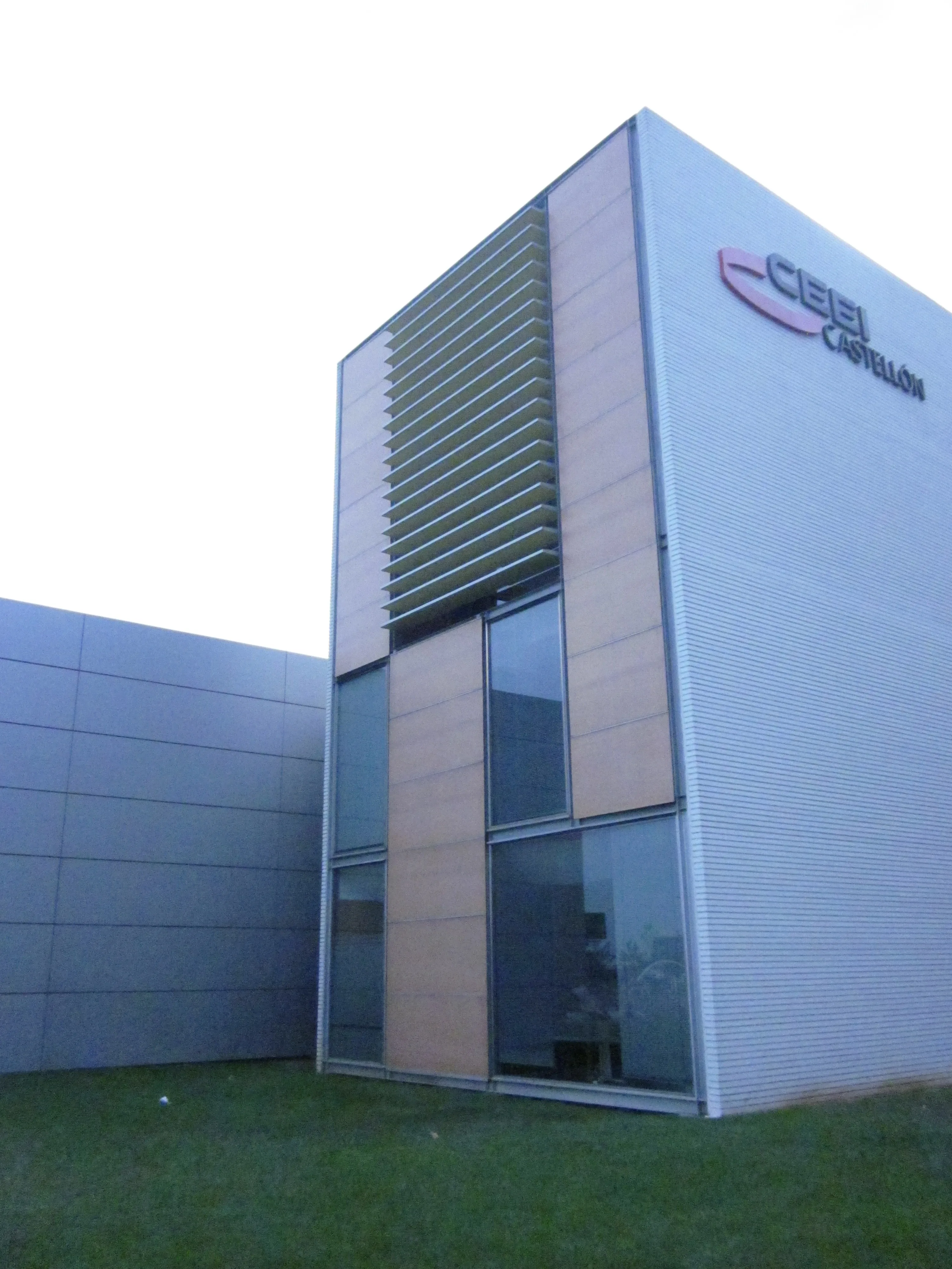Edificio del antiguo IMPIVA en Castellón de la Plana, hoy Centro Europeo de Empresas Innovadoras vinculado al IVACE.