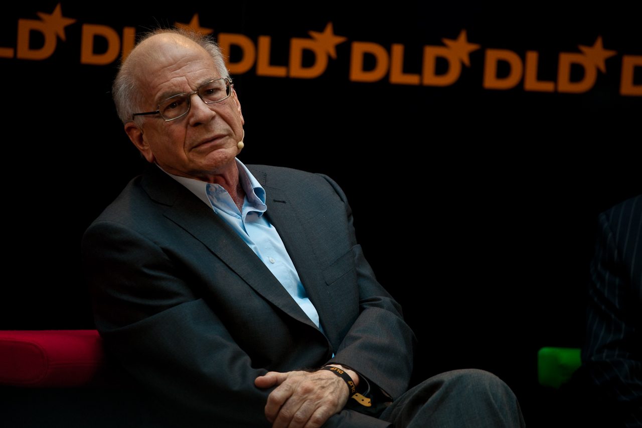 Retrato fotográfico del psicólogo Daniel Kahneman, premio Nobel de Economía en 2002.