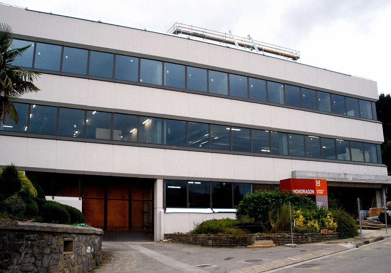 Edificio de la sede central de la Corporación Mondragón en Arrasate-Mondragón (Gipuzkoa).