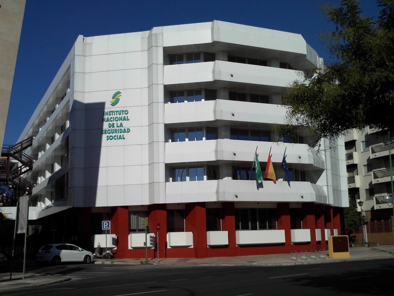 Edificio de una oficina del Instituto Nacional de la Seguridad Social en Sevilla