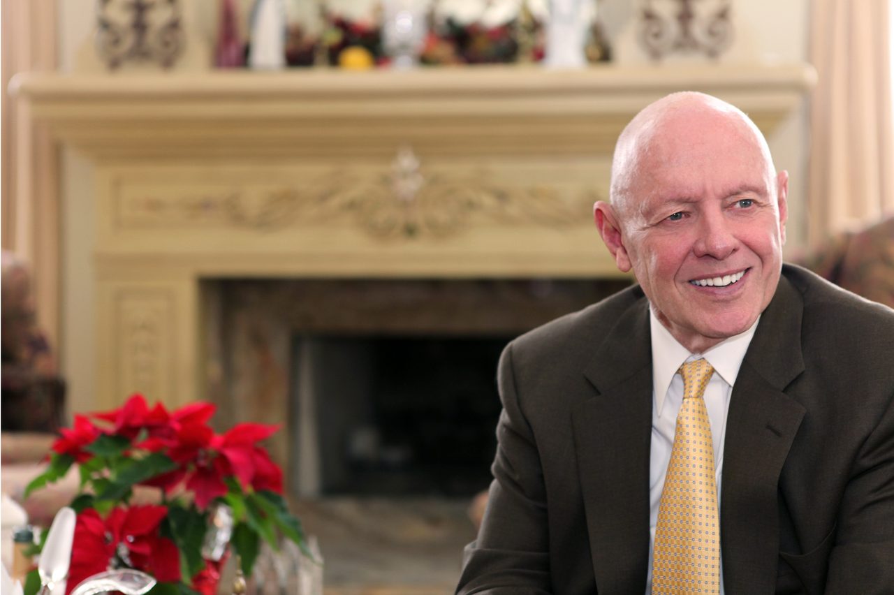 Retrato del escritor Stephen Covey