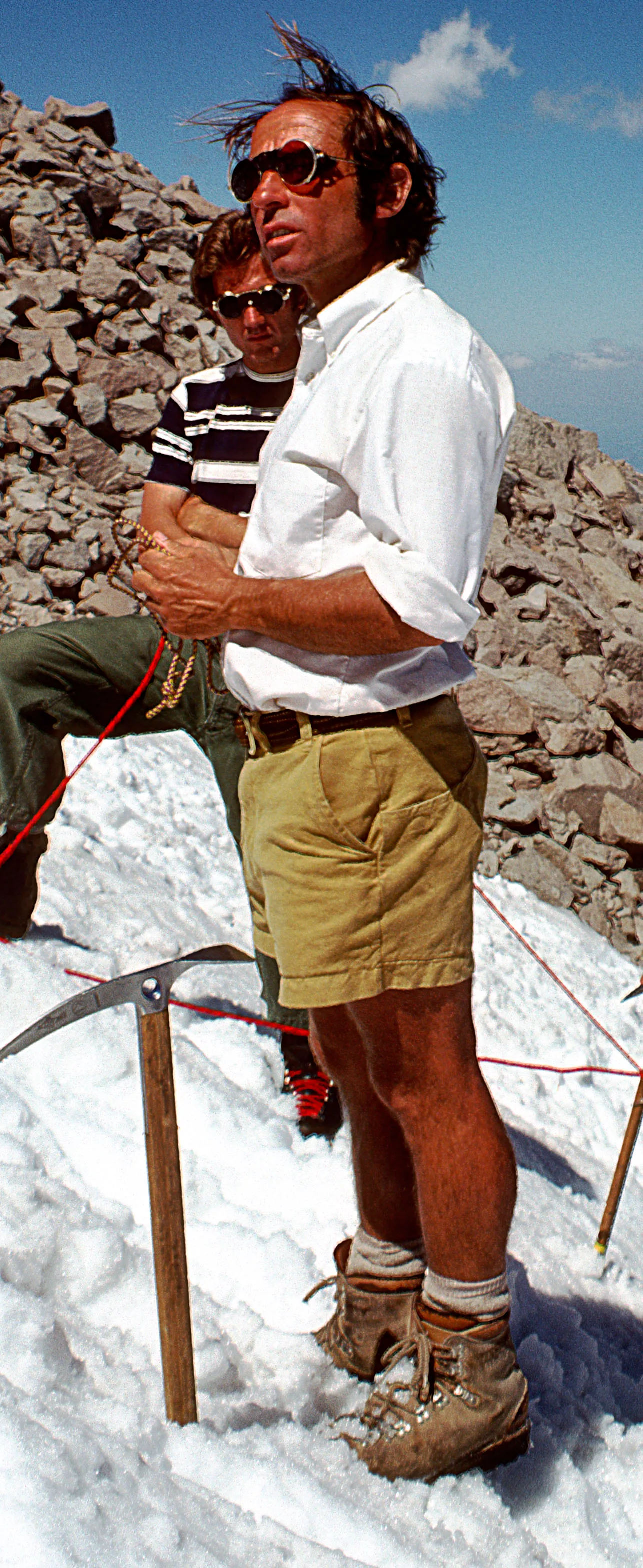Yvon Chouinard escalando en hielo en la cara norte del monte Hood, hacia 1975.